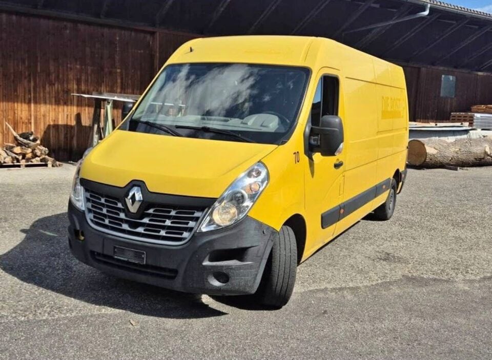 Renault Master jaune